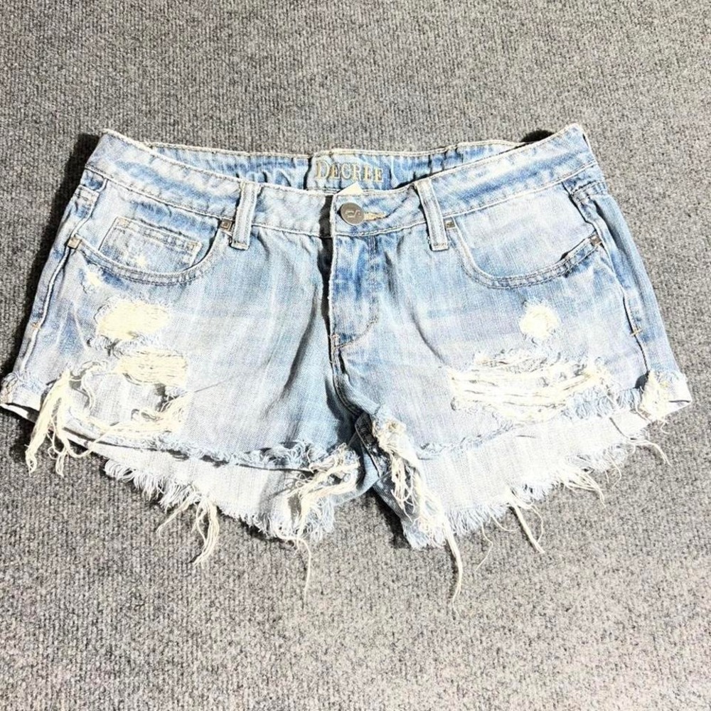 Decree Womens Size 11 Light Wash Distressed Frayed Denim Jean Shorts Casual
